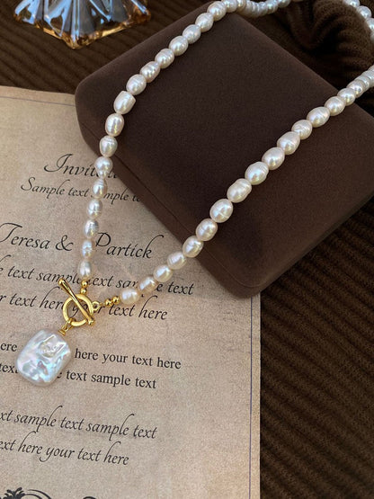 Luxe Pearl Women’s Pendant Necklace featuring an elegant French design, showcasing a stunning pearl centerpiece on a delicate chain. 1