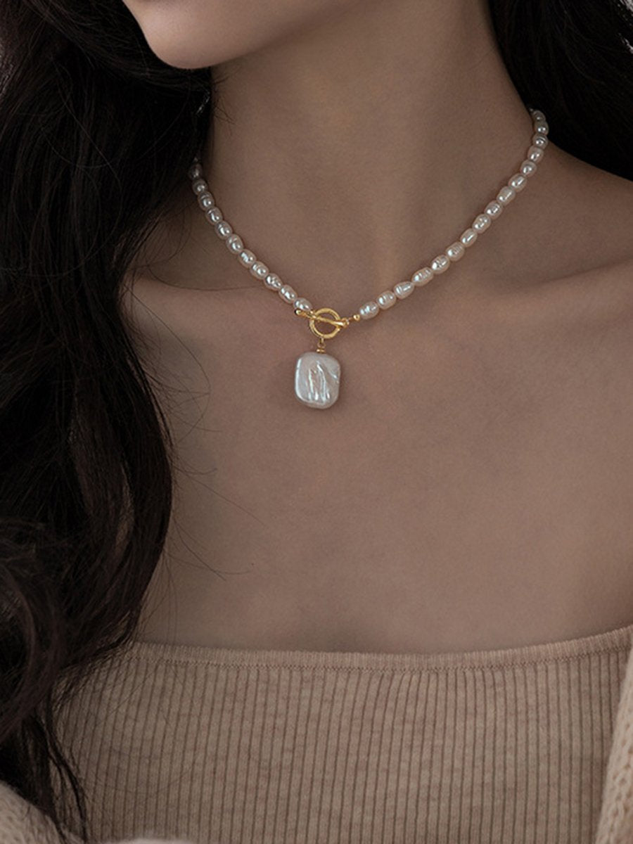 Luxe Pearl Women’s Pendant Necklace featuring an elegant French design, showcasing a stunning pearl centerpiece on a delicate chain. 8