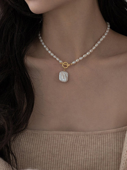 Luxe Pearl Women’s Pendant Necklace featuring an elegant French design, showcasing a stunning pearl centerpiece on a delicate chain. 8