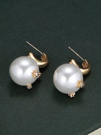Olivia Women's Earrings featuring a vintage pearl design that embodies timeless elegance, perfect for any occasion. 0