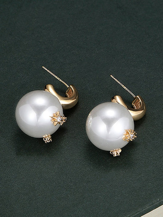Olivia Women's Earrings featuring a vintage pearl design that embodies timeless elegance, perfect for any occasion. 0