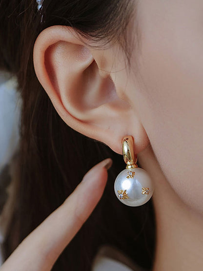 Olivia Women's Earrings featuring a vintage pearl design that embodies timeless elegance, perfect for any occasion. 3