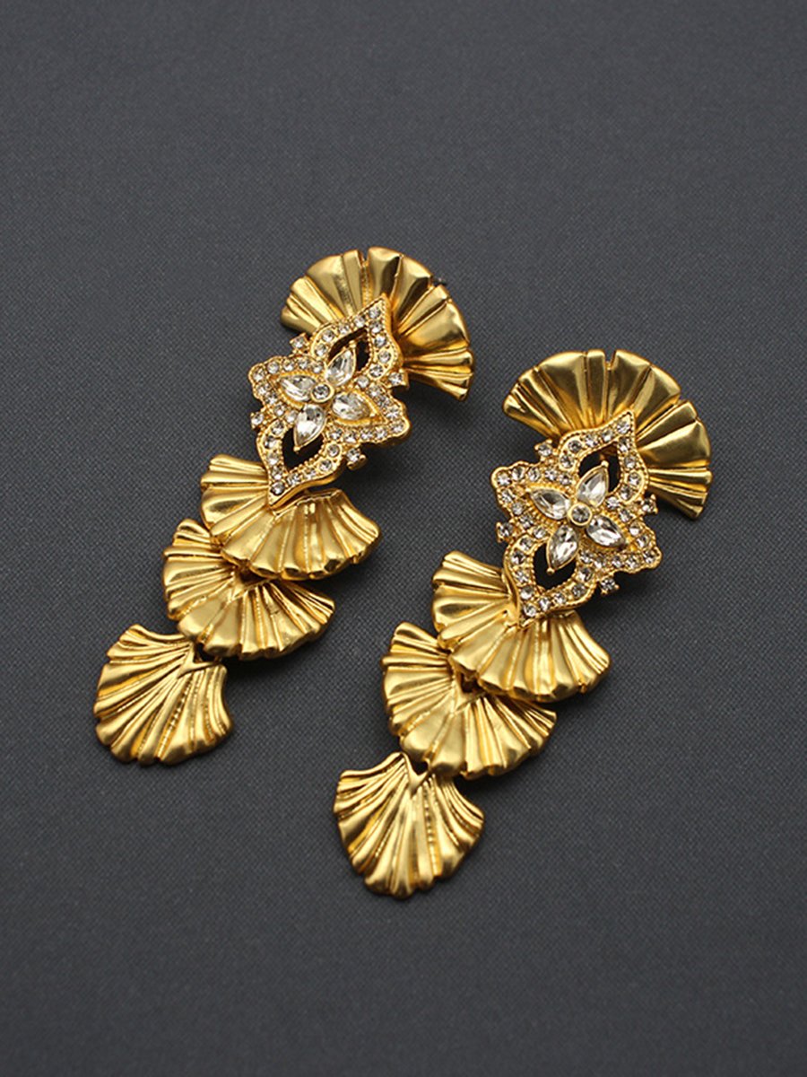 Vera Women's Earrings featuring an antique charm design that blends modern luxury with timeless elegance. 2