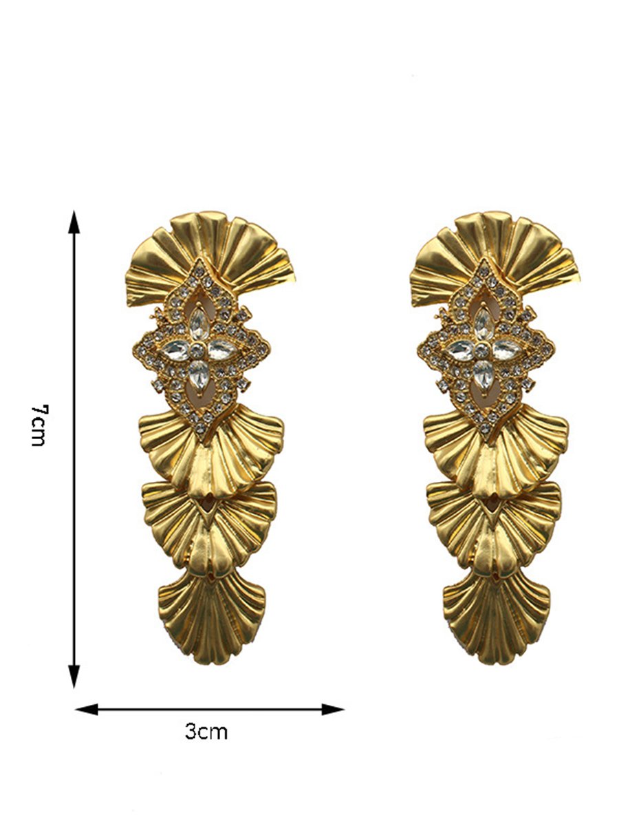 Vera Women's Earrings featuring an antique charm design that blends modern luxury with timeless elegance. 4