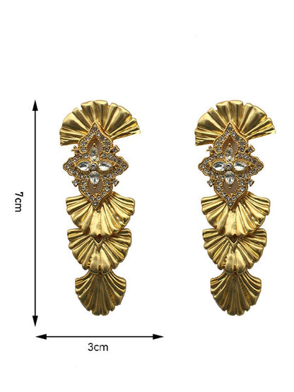 Vera Women's Earrings featuring an antique charm design that blends modern luxury with timeless elegance. 4